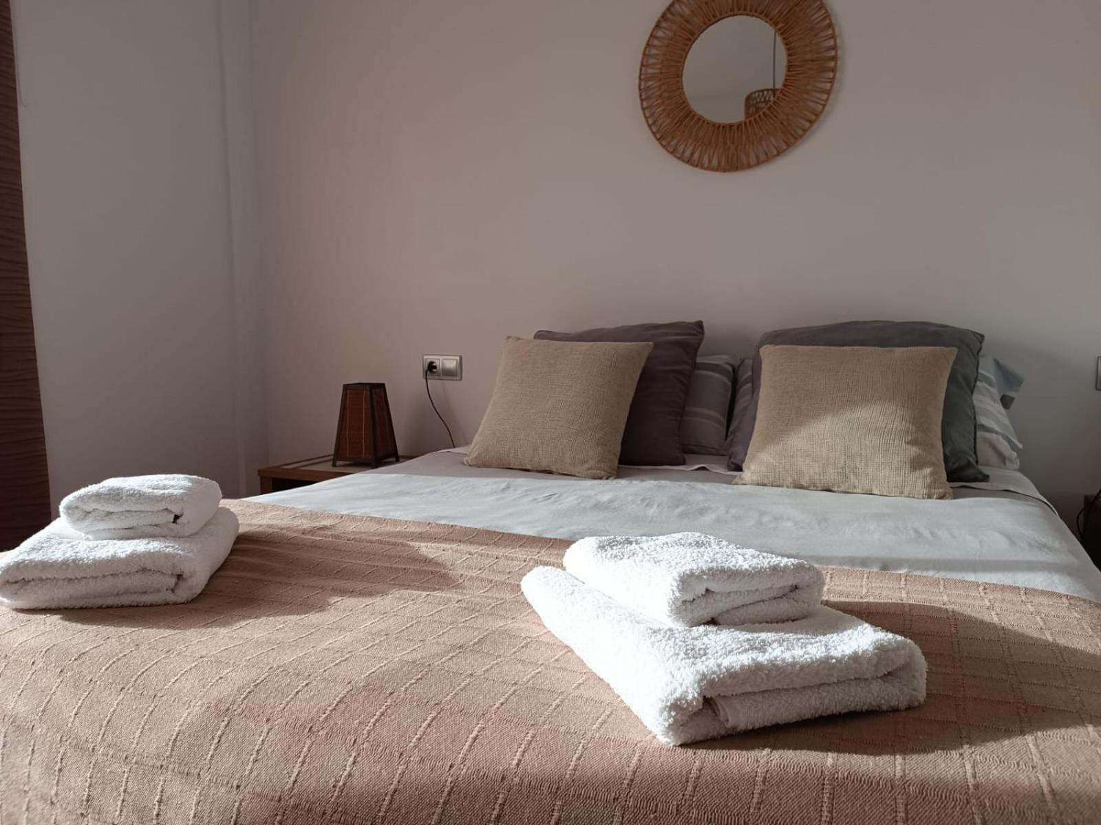 Apartamento Plaza de la Iglesia Deltebre Esterno foto